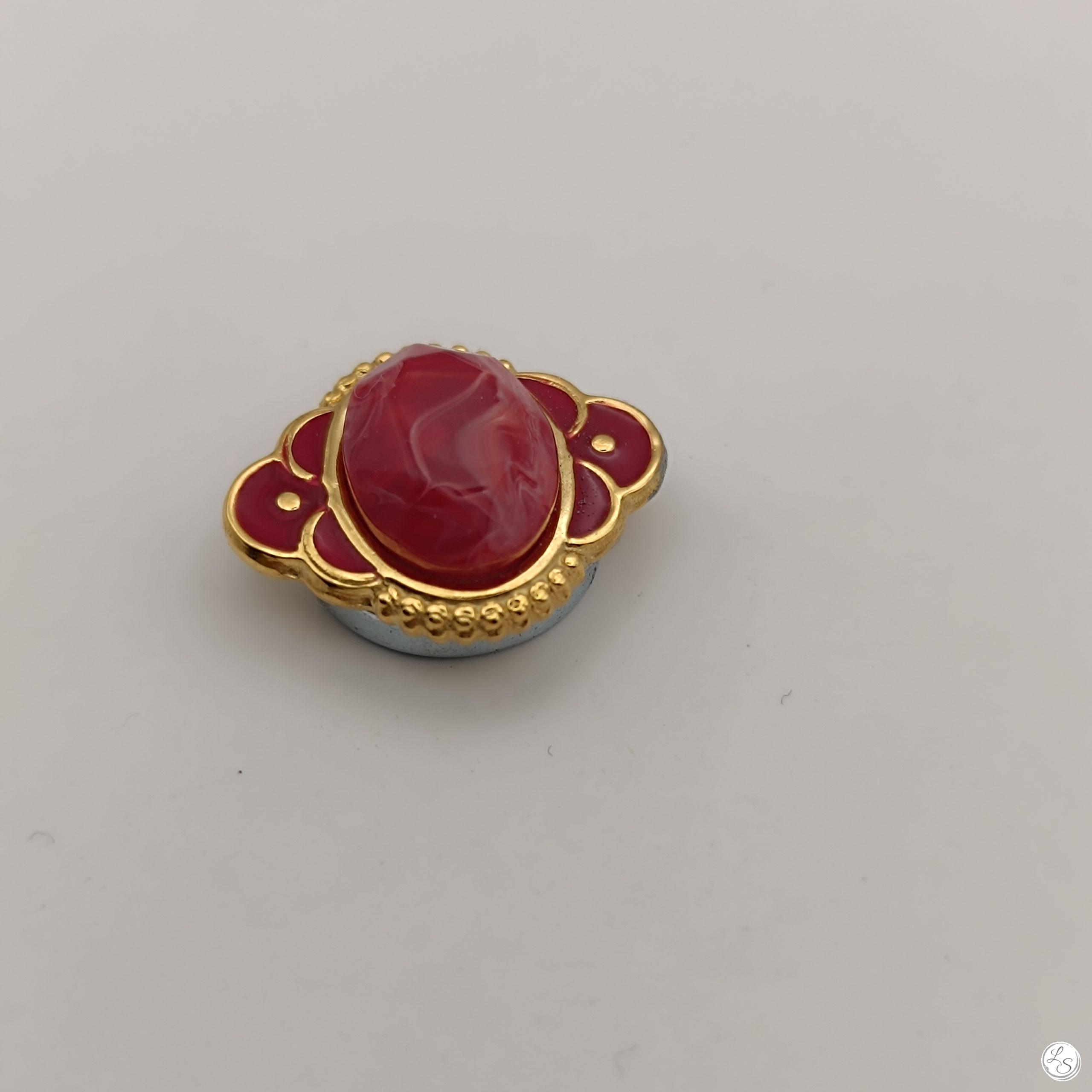 Broche aimantée "Ovale doré rouge"