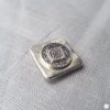 Broche aimantée "Carré tout argent" – Image 2