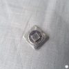 Broche aimantée "Carré tout argent"