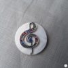 Broche aimantée "Clé de sol strass sur nacre" – Image 2