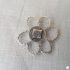 Broche aimantée "fleur argentée " – Image 3