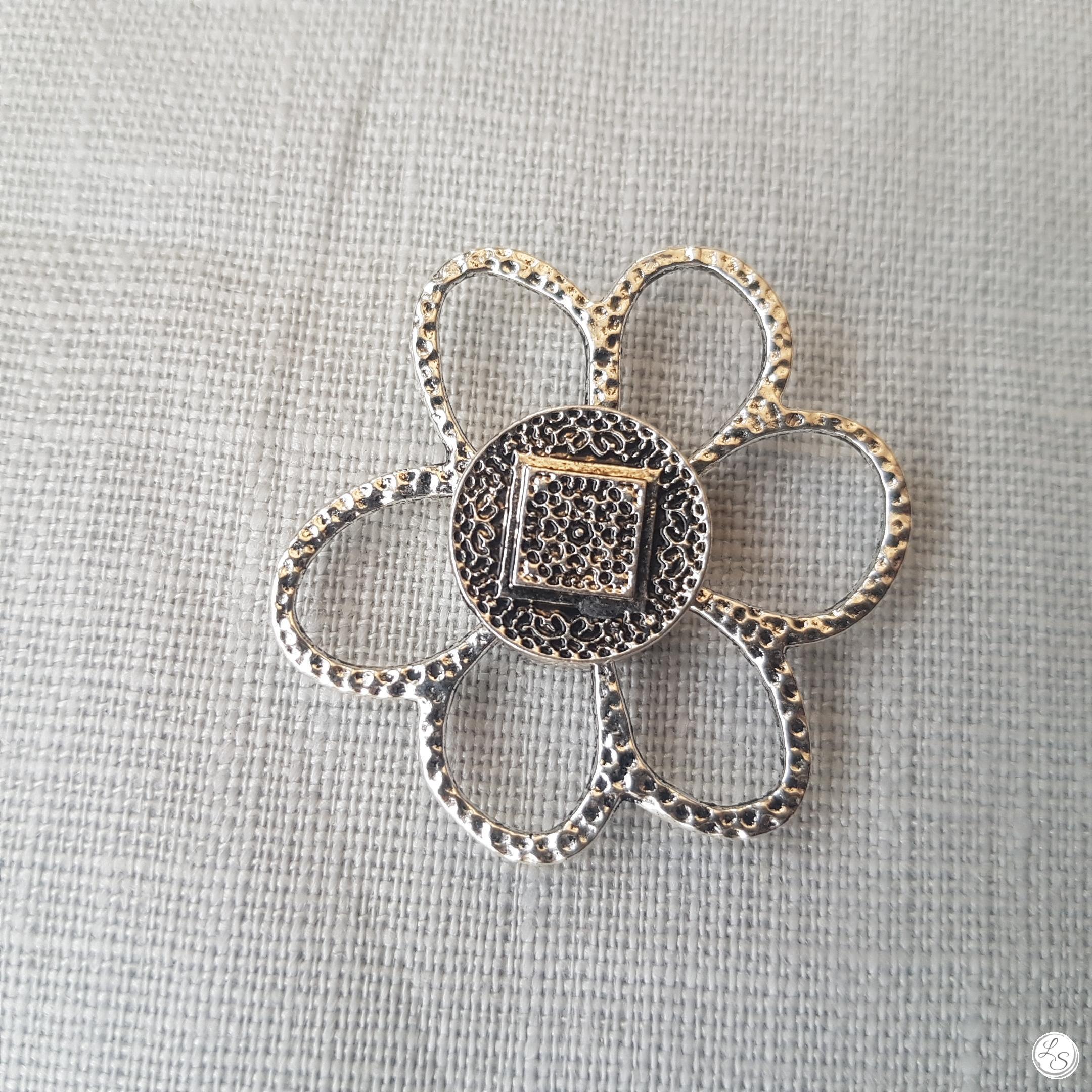 Broche aimantée "fleur argentée " – Image 3