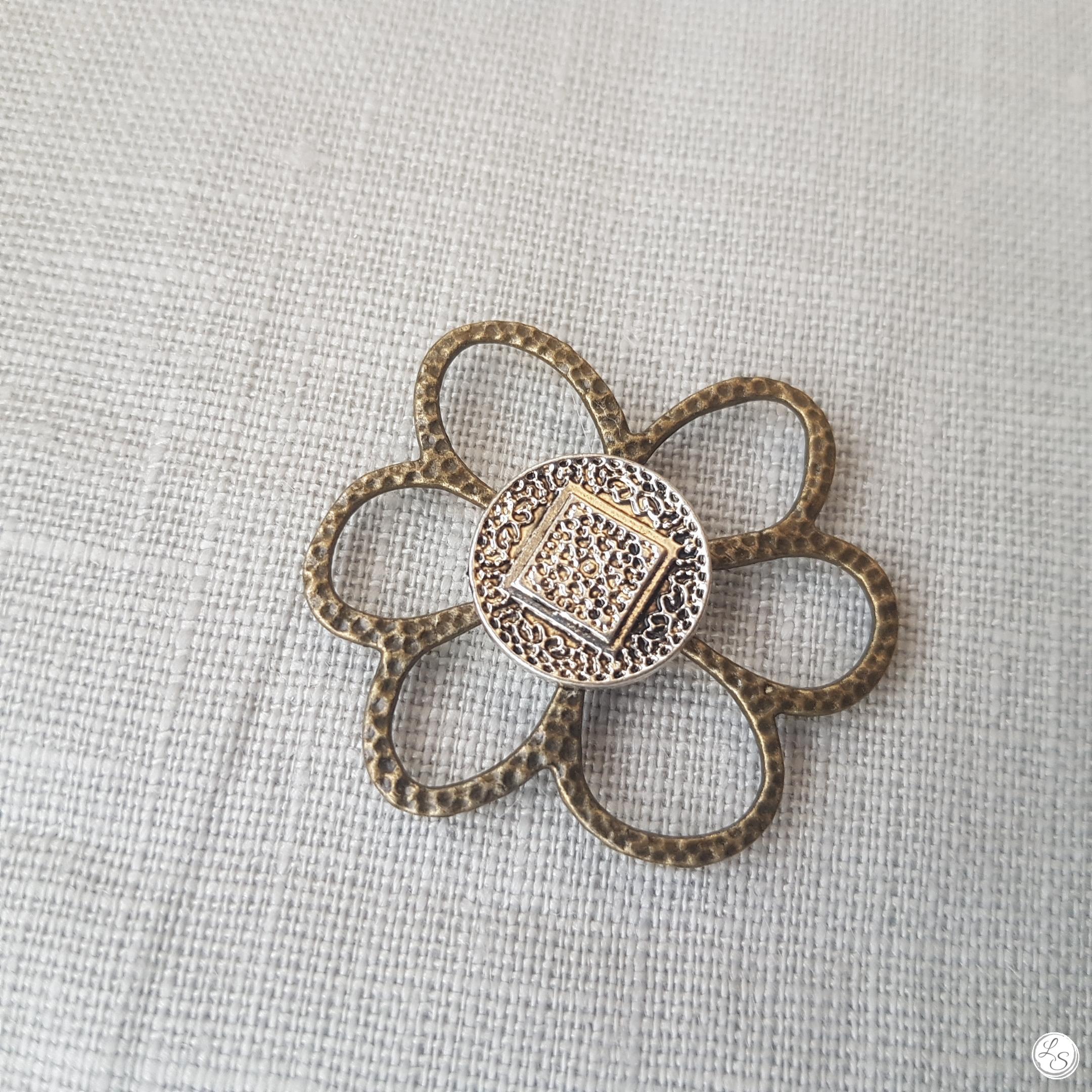Broche aimantée "fleur bronze argentée"