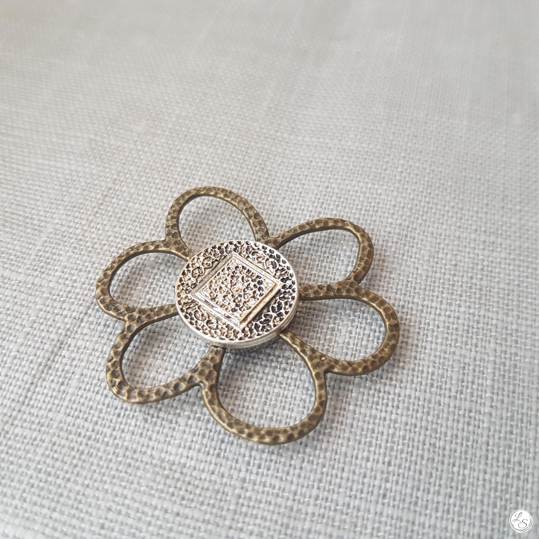 Broche aimantée "fleur bronze argentée" – Image 2