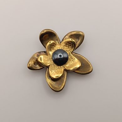broche aimantée sans percer fleur hématite