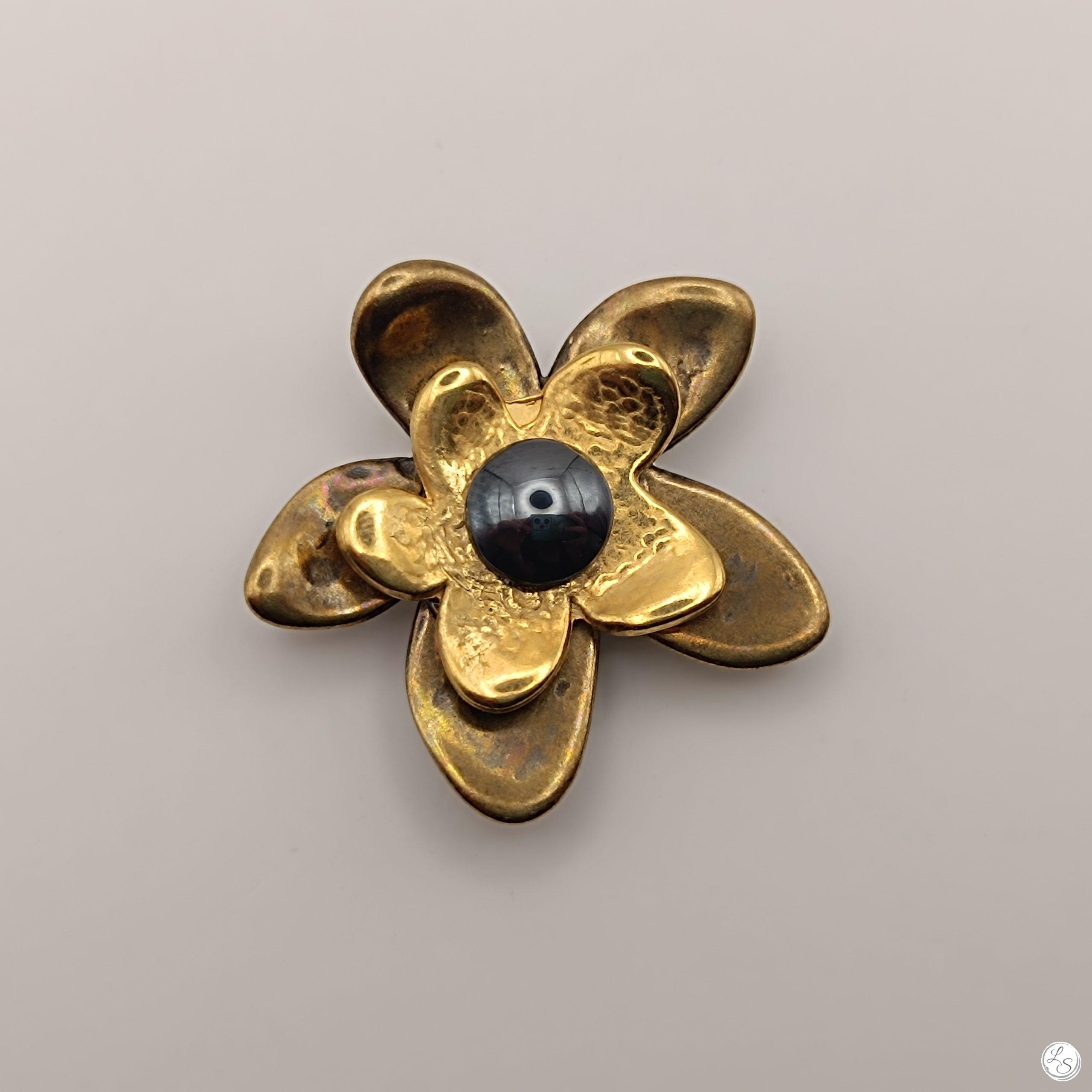 broche aimantée sans percer fleur hématite
