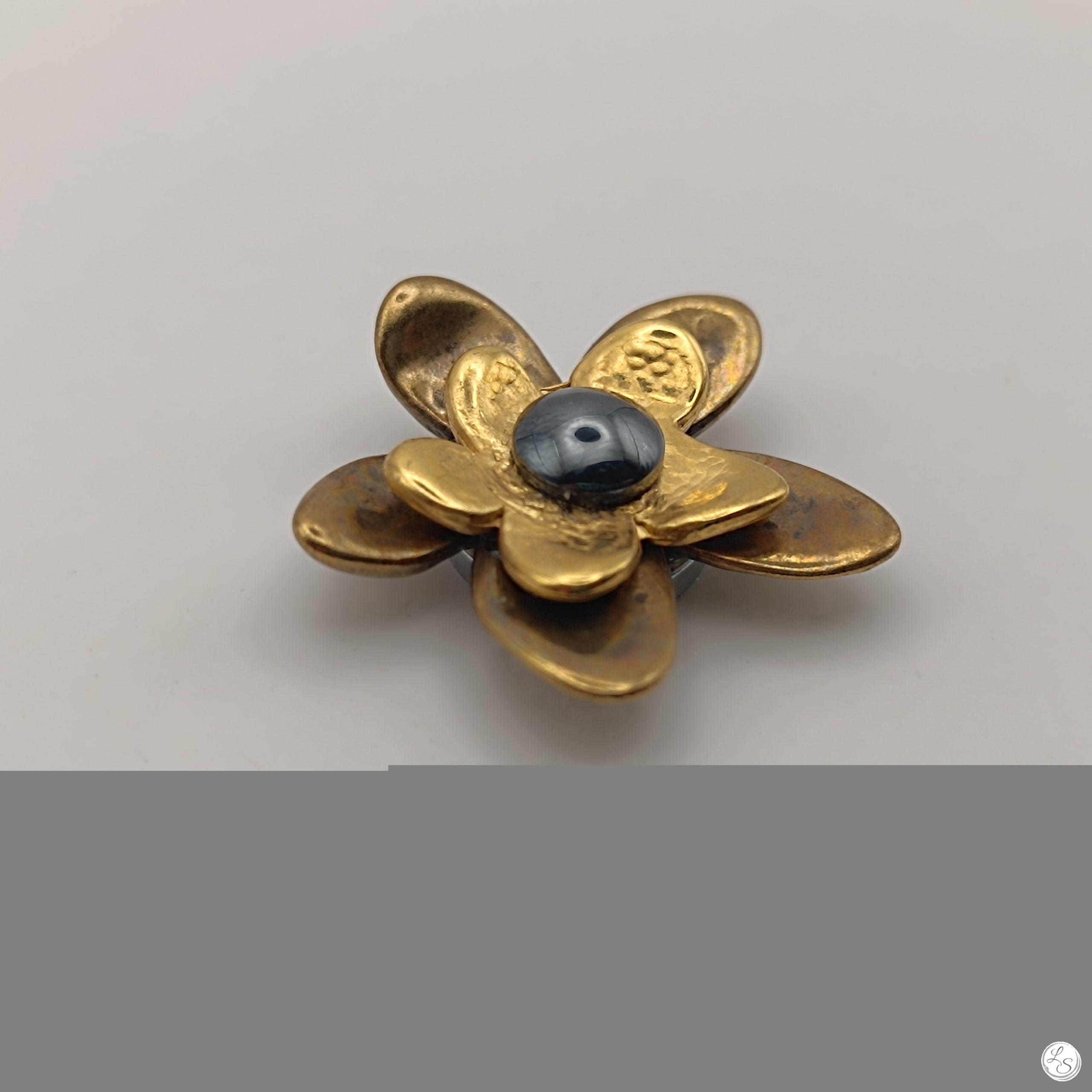 Broche aimantée "Duo fleurs relief doré bronze hématite" – Image 3