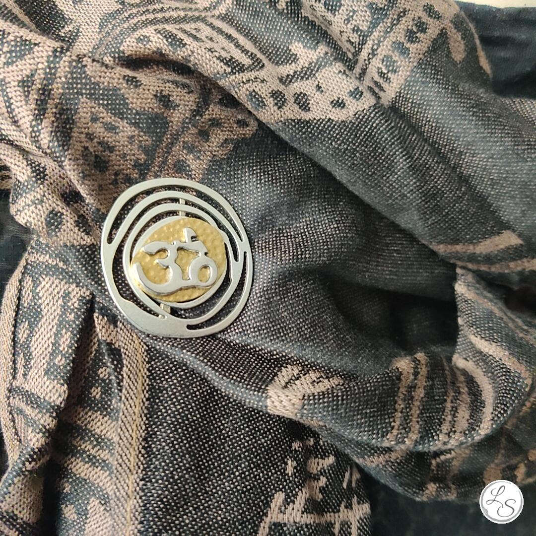 Broche aimantée "OM doré argenté" – Image 2