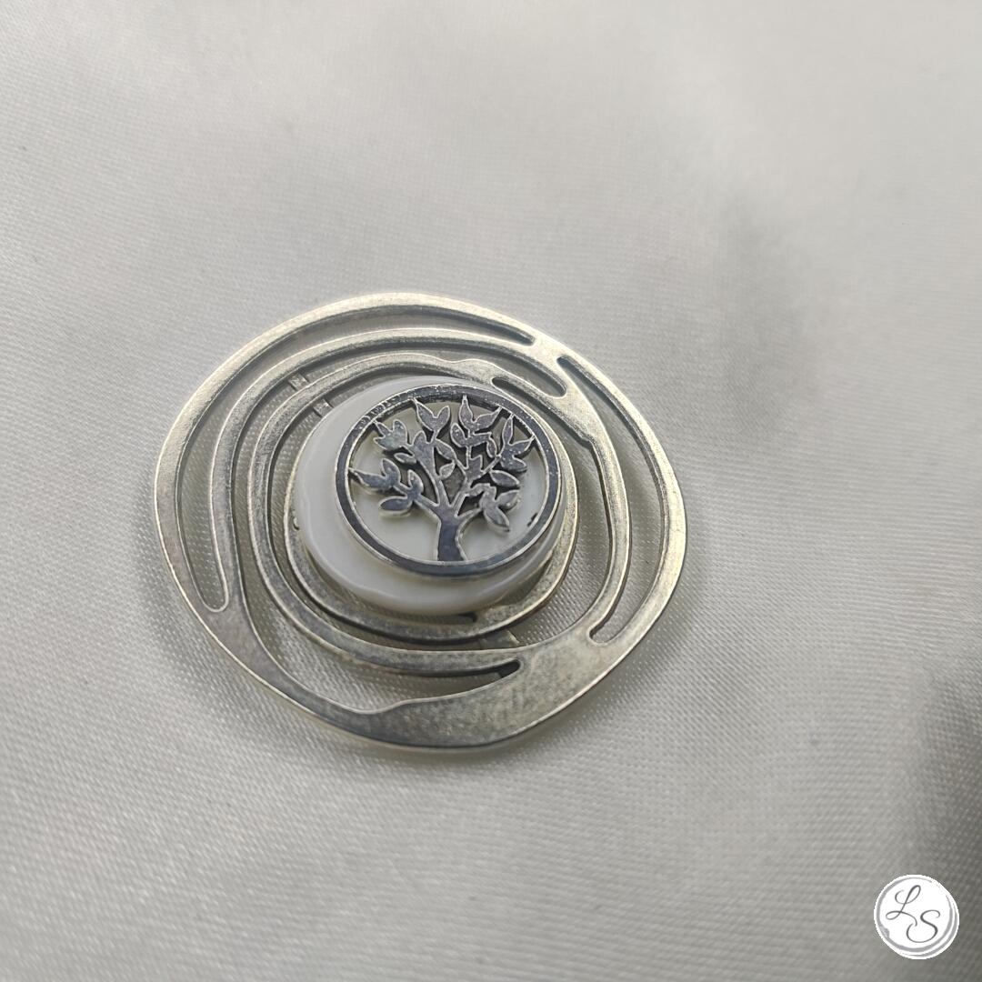 Broche aimantée "Spirale argentée arbre"