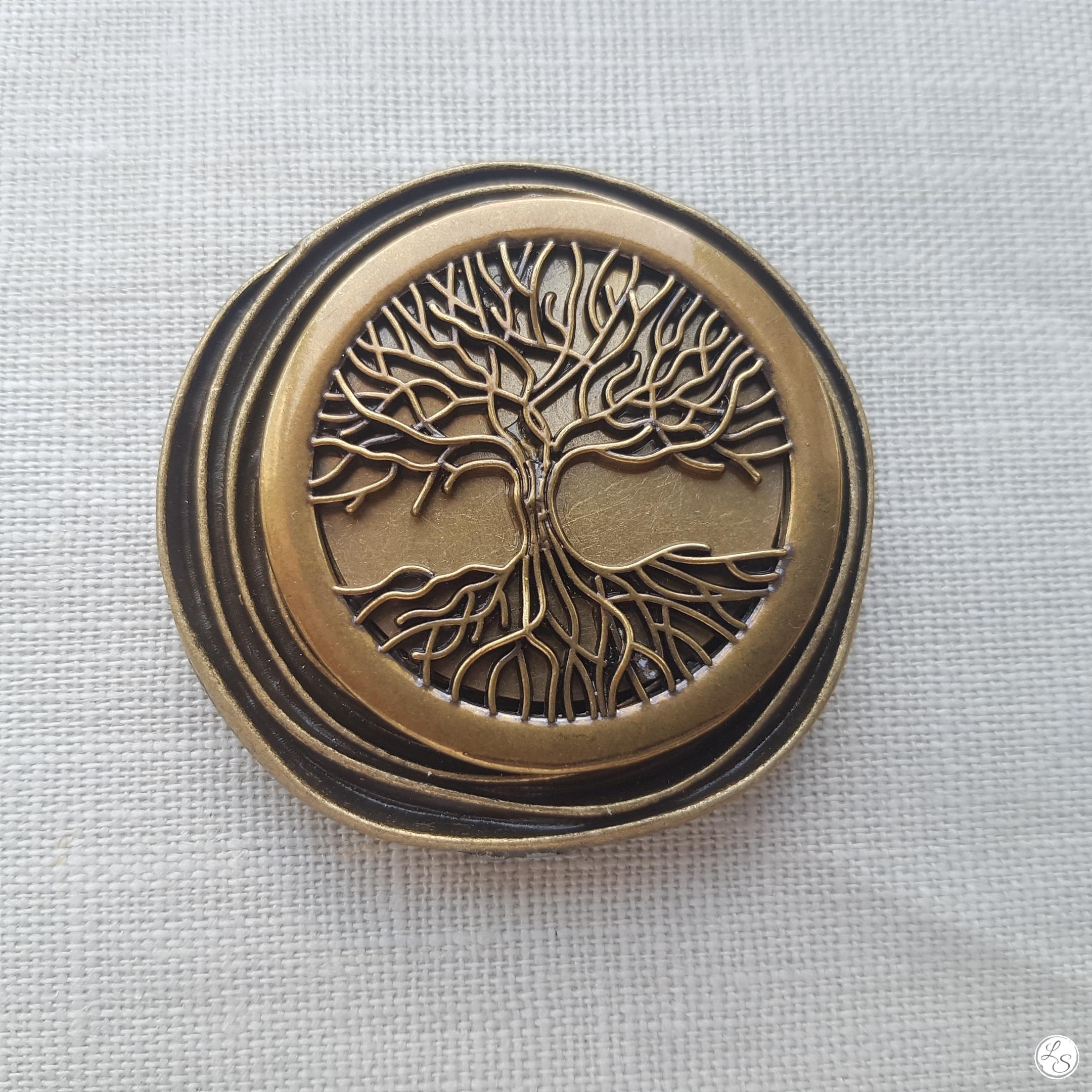 Broche aimantée "Arbre de vie bronze sur médaillon bronze"