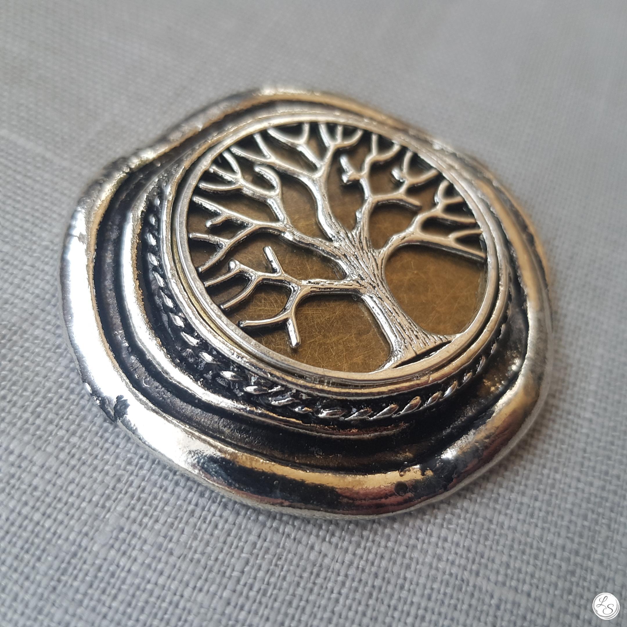 Broche aimantée "Arbre de vie sur bronze argenté vintage"