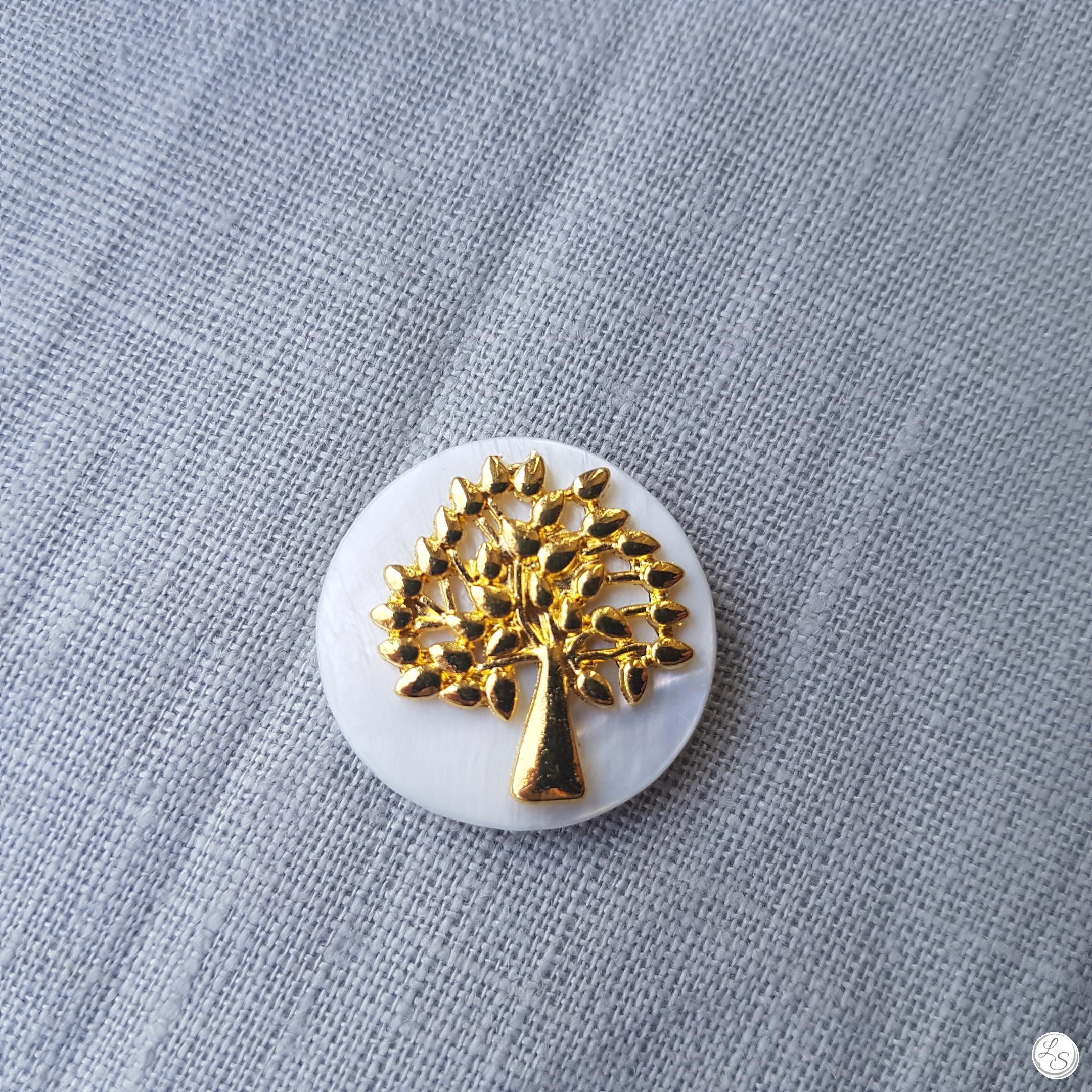 Broche aimantée "Arbre de vie doré sur nacre"