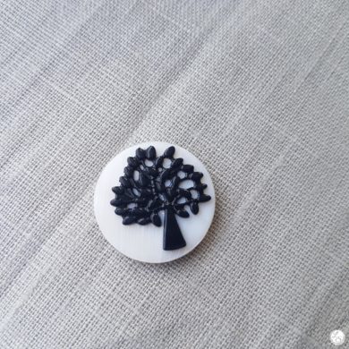 Broche aimantée "Arbre de vie noir sur nacre"