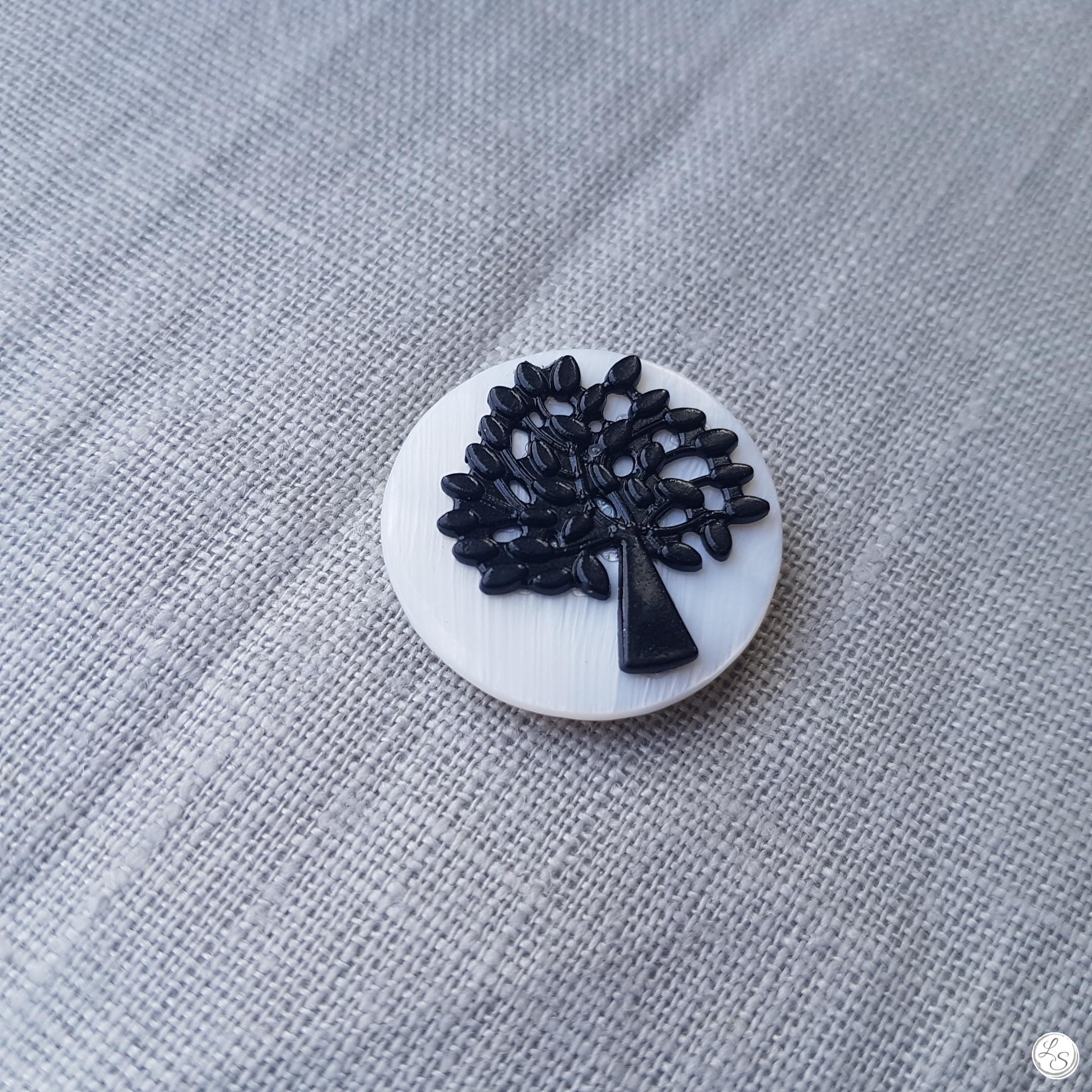 Broche aimantée "Arbre de vie noir sur nacre" – Image 2