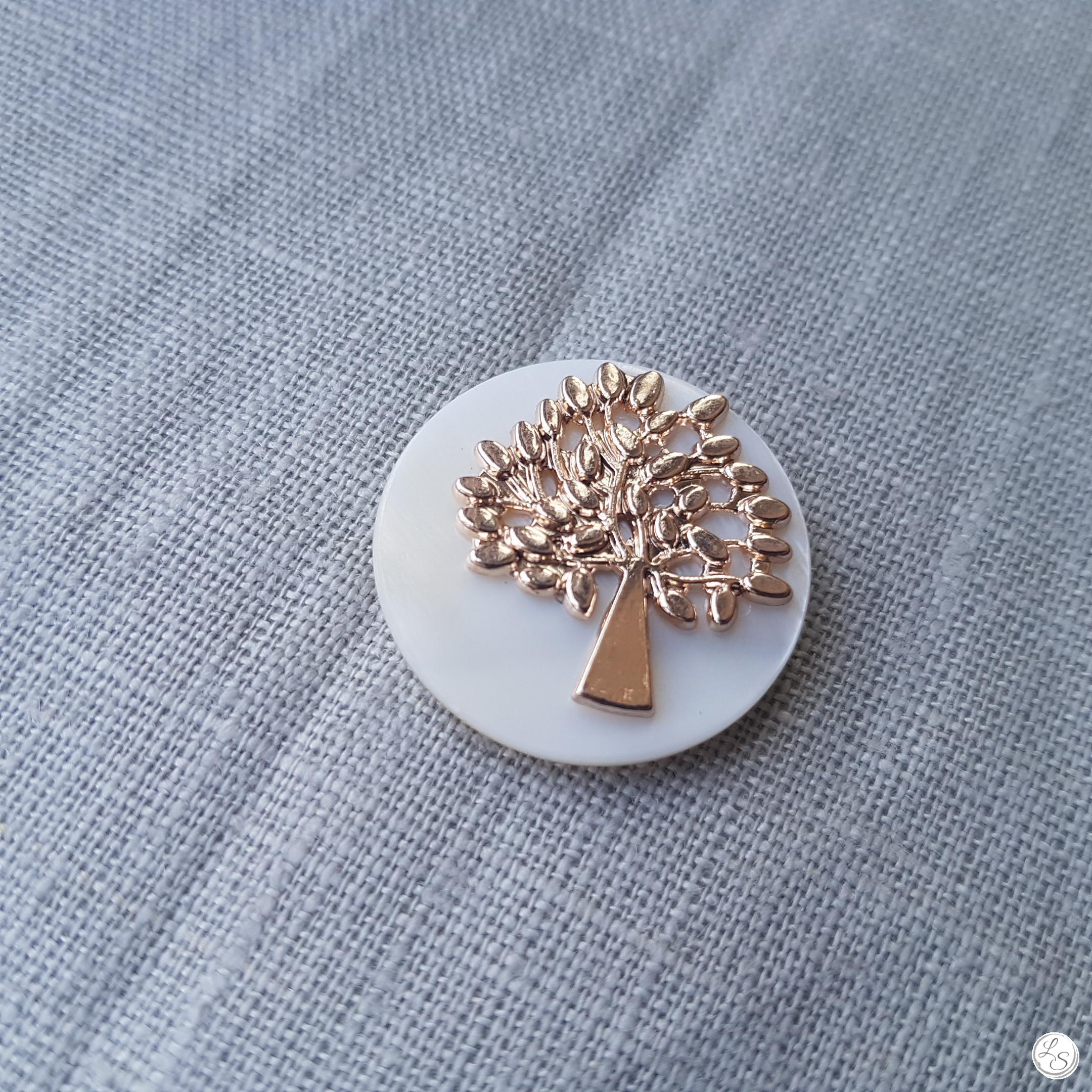 Broche aimantée "Arbre de vie rose sur nacre" – Image 2