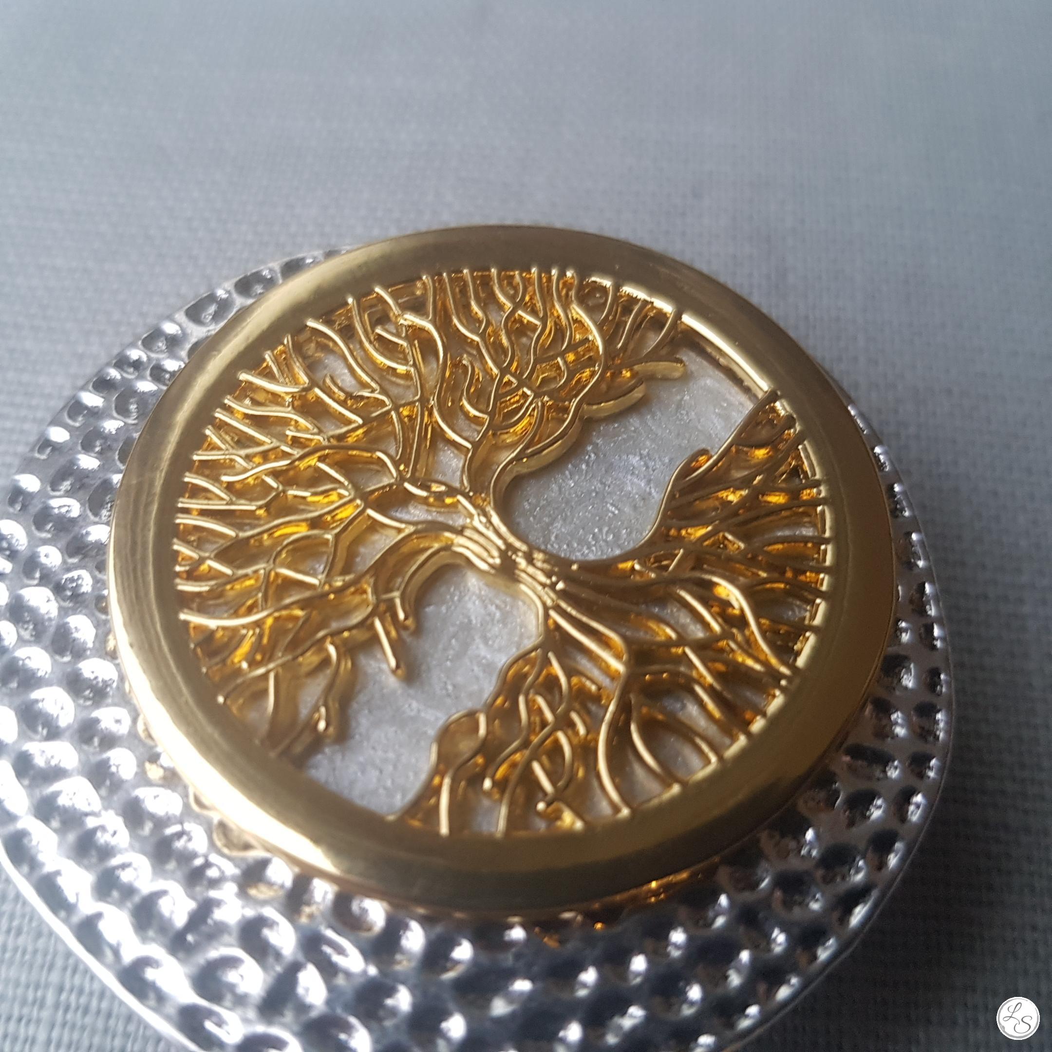 Broche aimantée "Arbre de vie doré sur médaillon argenté" – Image 4