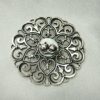 Broche aimantée "Médaillon ajouré cœur chat"