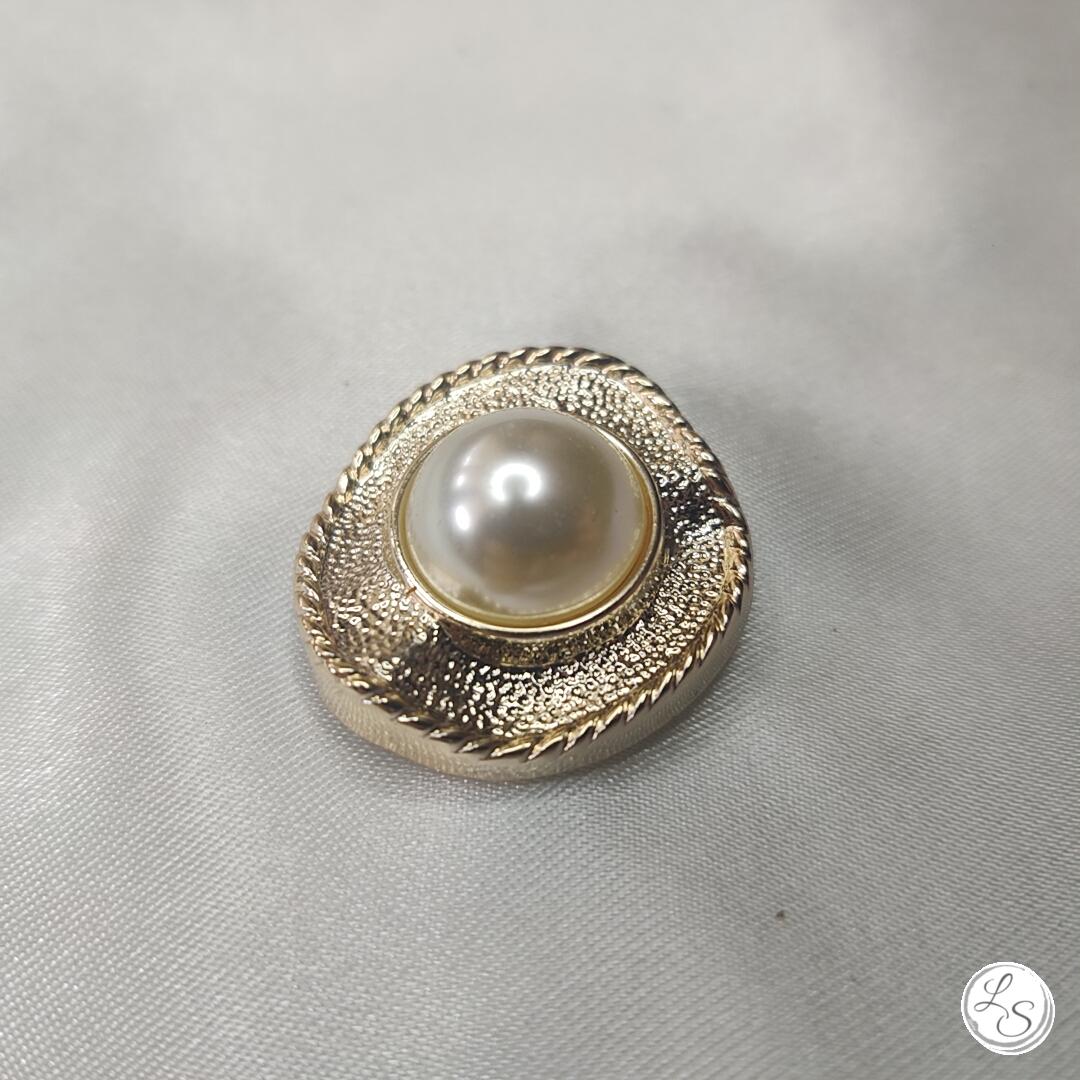 Broche aimantée "Chapeau rose ondulé" – Image 2