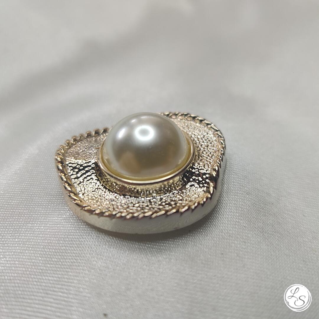 Broche aimantée "Chapeau rose ondulé" – Image 3