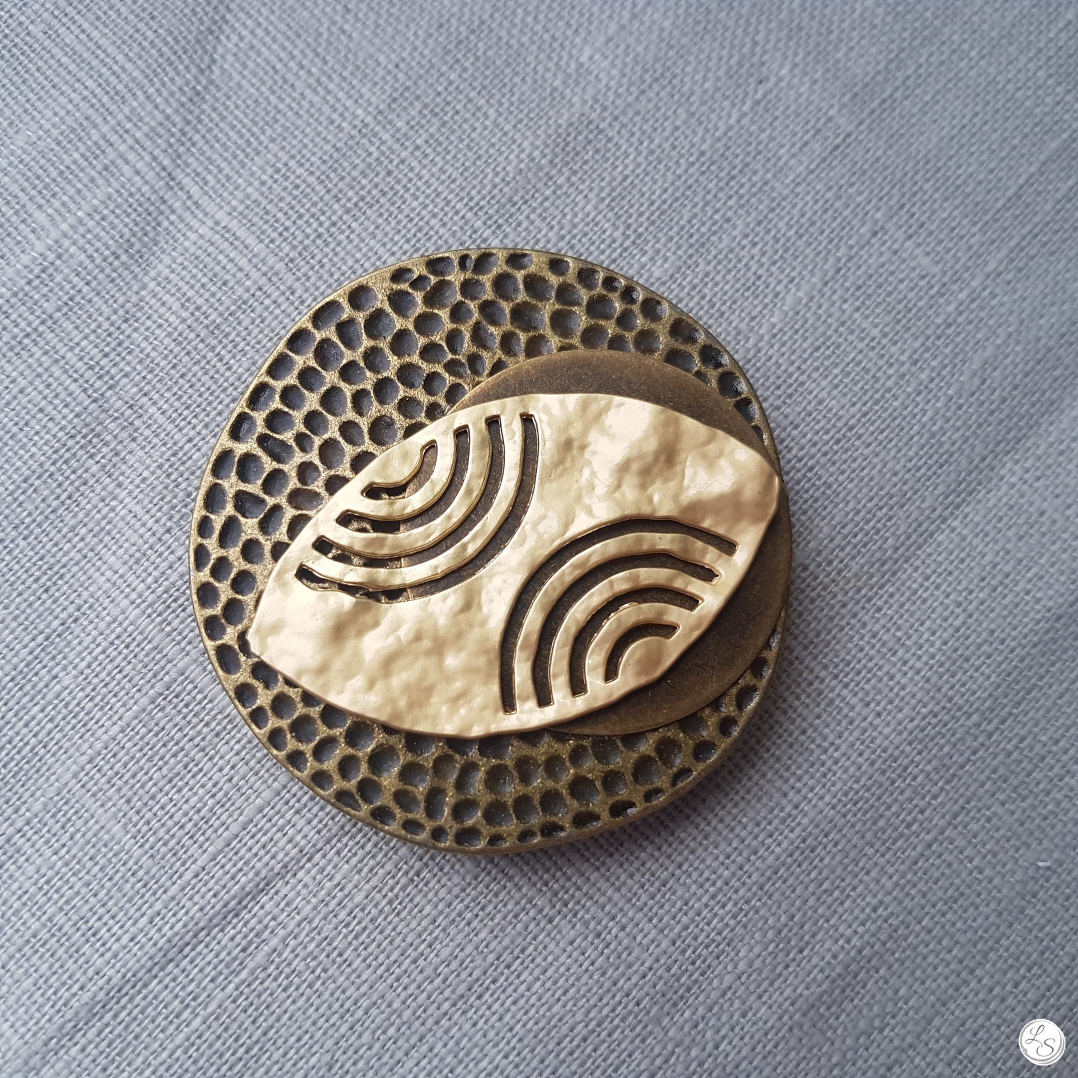Broche aimantée "Ovale doré mat sur bronze" – Image 3