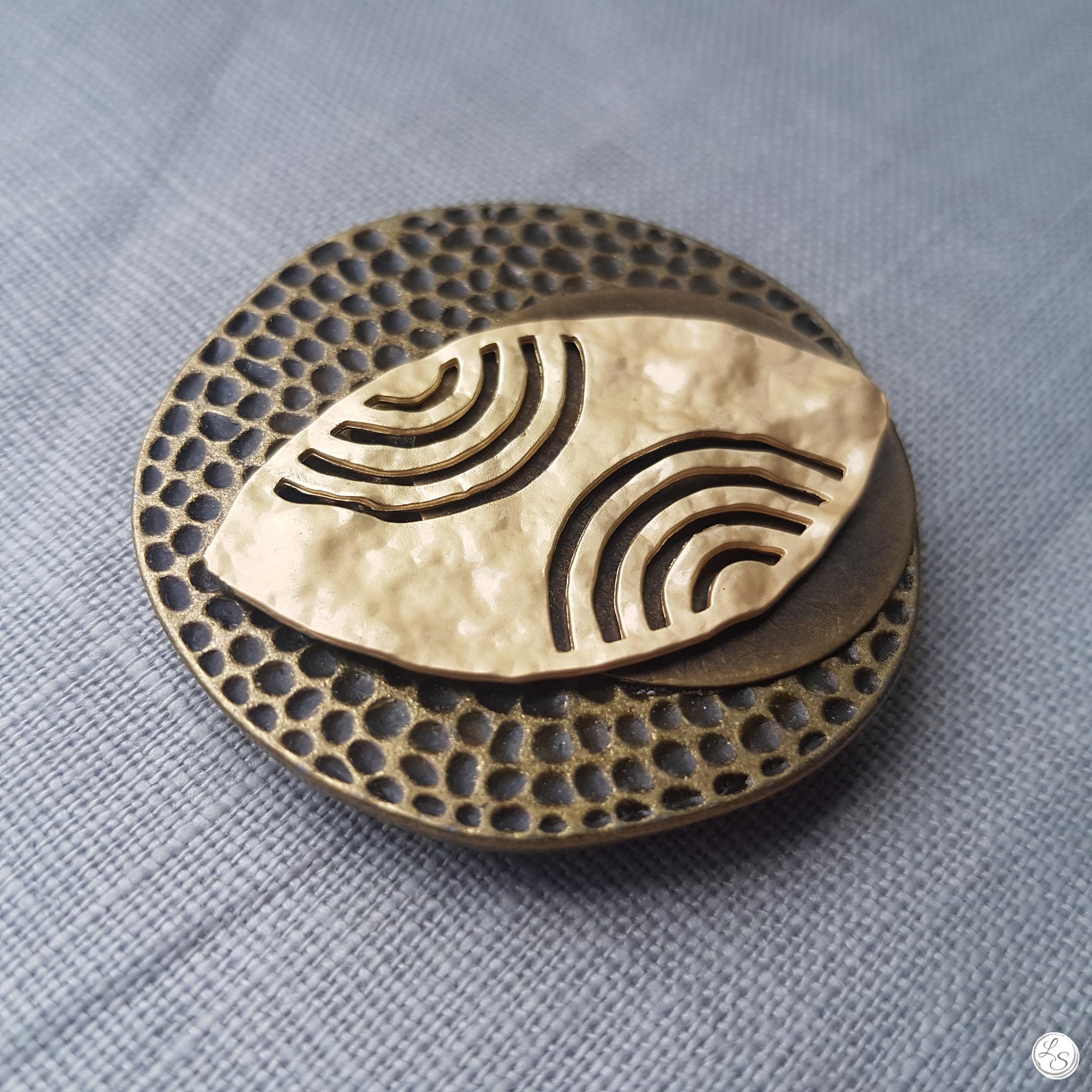 Broche aimantée "Ovale doré mat sur bronze" – Image 2