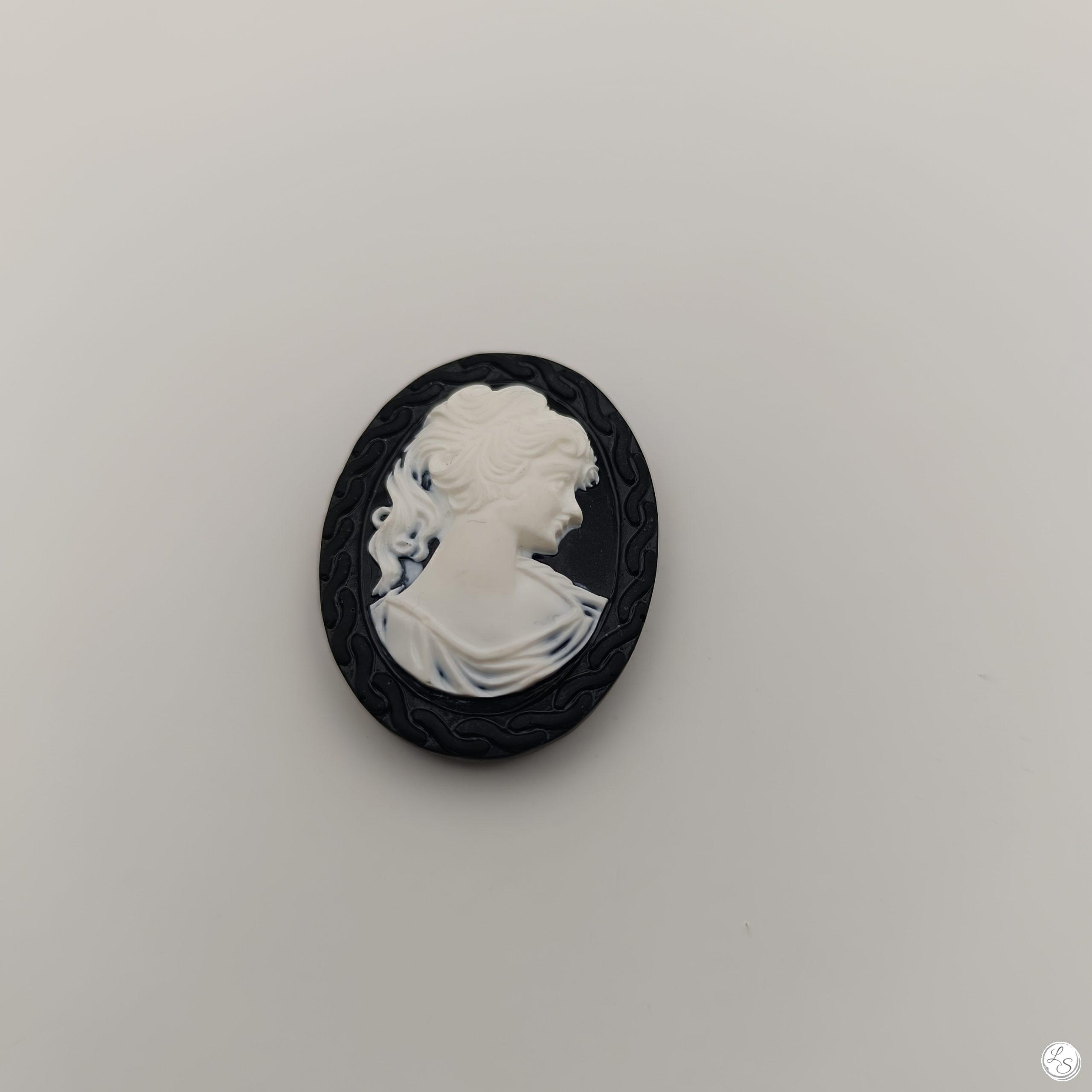 Broche aimantée "Camé noir et blanc" – Image 4