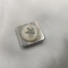 Broche aimantée "Carré argenté étoile nacre"