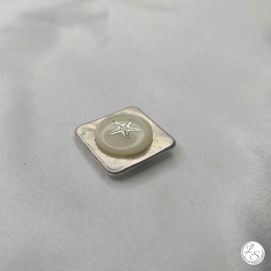 Broche aimantée "Carré argenté étoile nacre" – Image 3