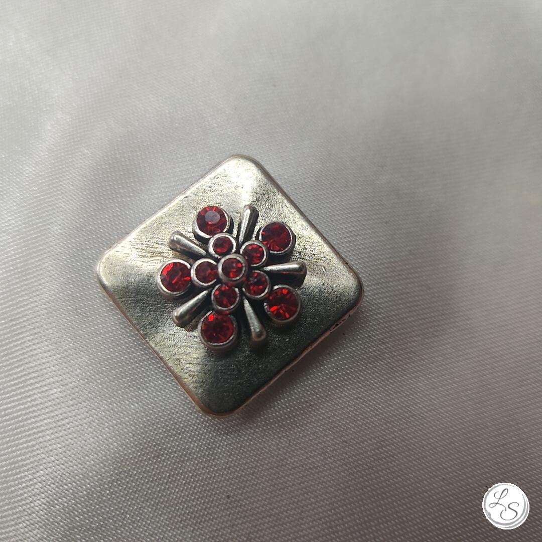 Broche aimantée "Carré argenté stras rouge" – Image 4