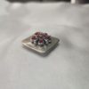Broche aimantée "Carré argenté stras rouge" – Image 3