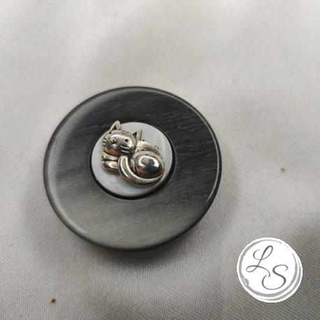 BROCHE AIMANTÉE CRÉATION UNIQUE  "Chat couché sur médaillon gris" – Image 3