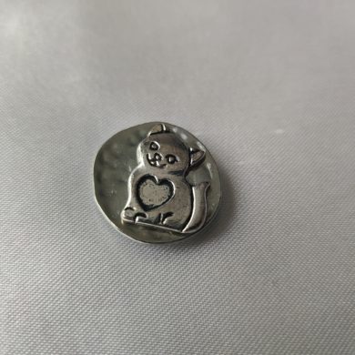 Broche aimantée "Chat argenté"