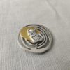 Broche aimantée "Chat cœur sur spirale" – Image 2