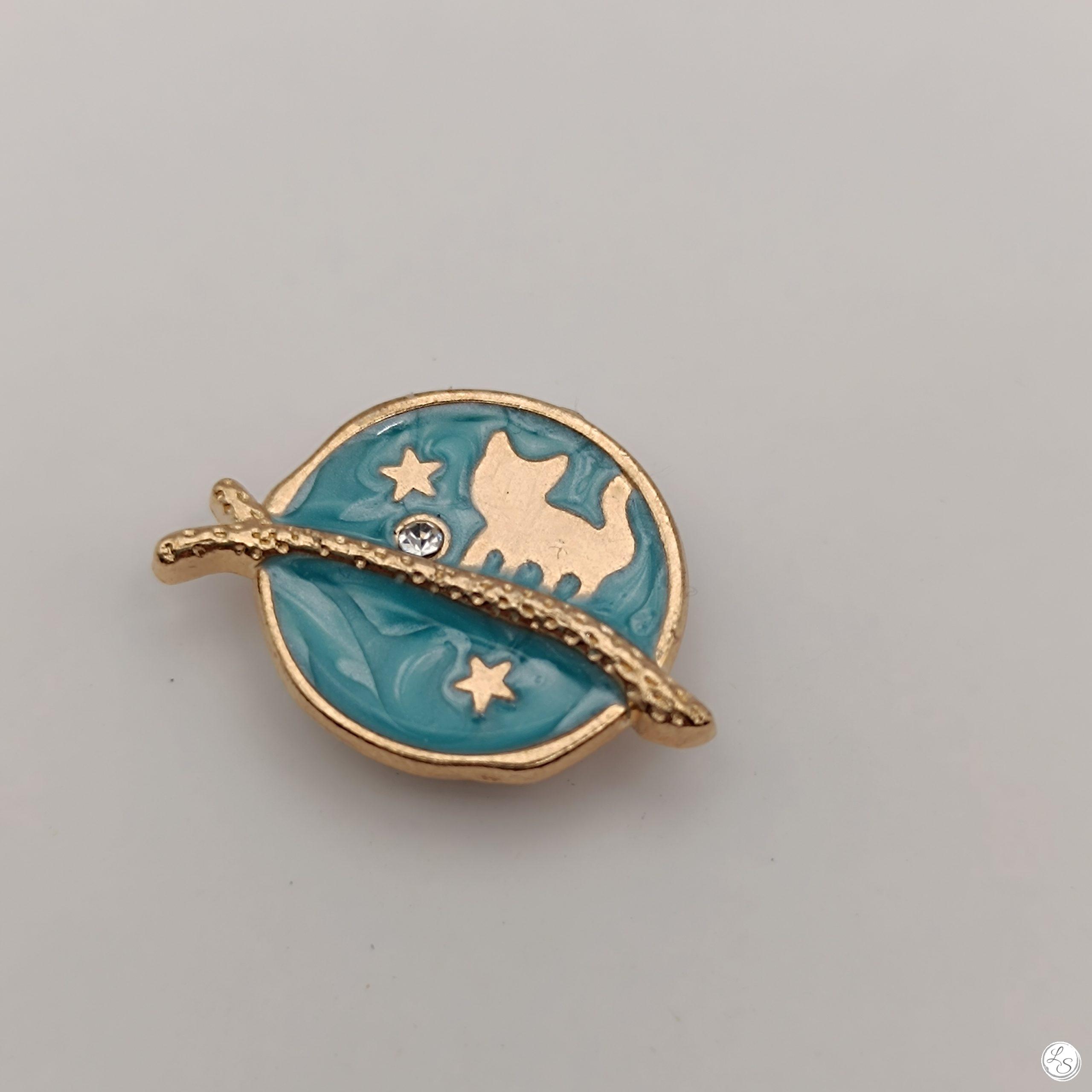 Broche aimantée "Chat doré sur fond bleu" – Image 3