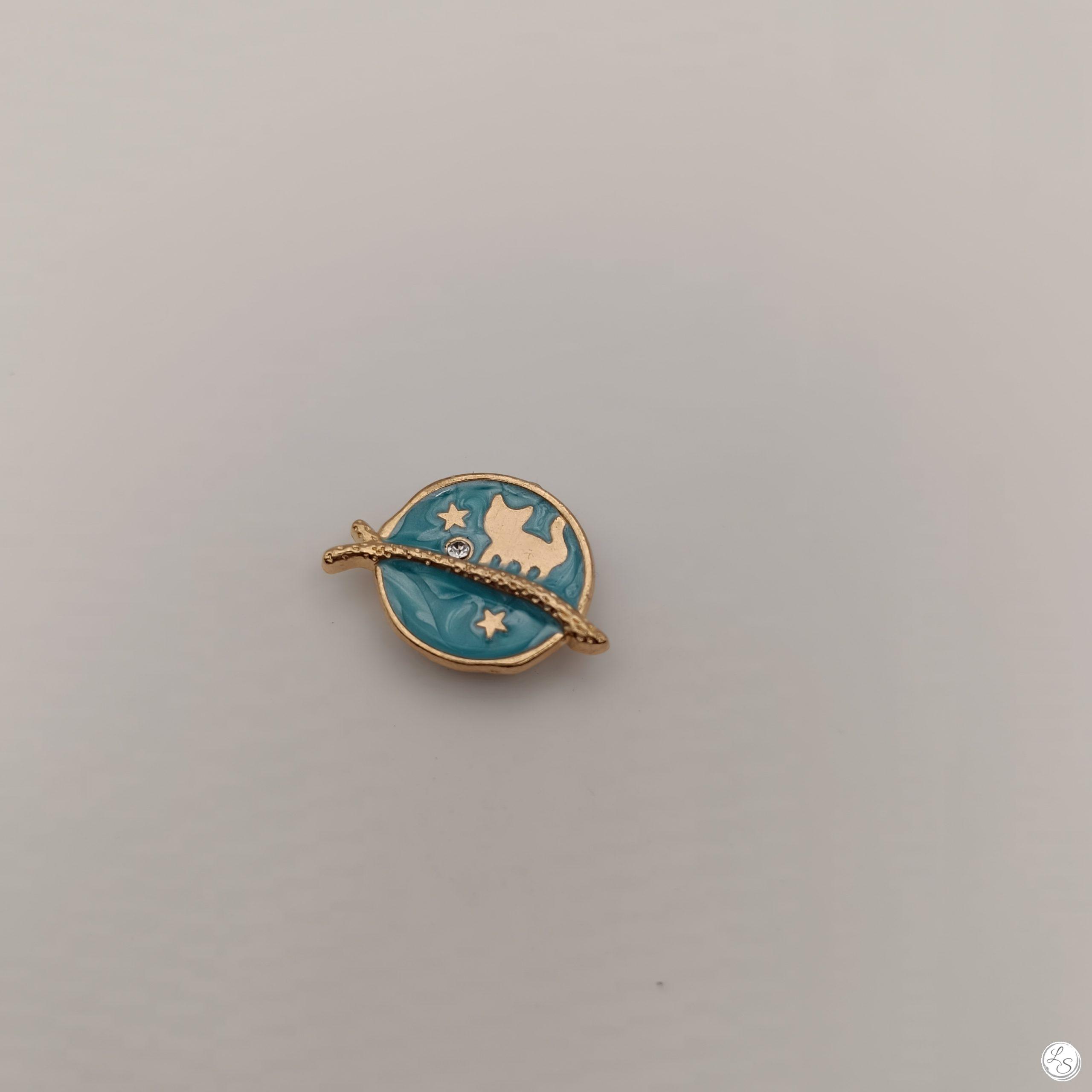 Broche aimantée "Chat doré sur fond bleu" – Image 2