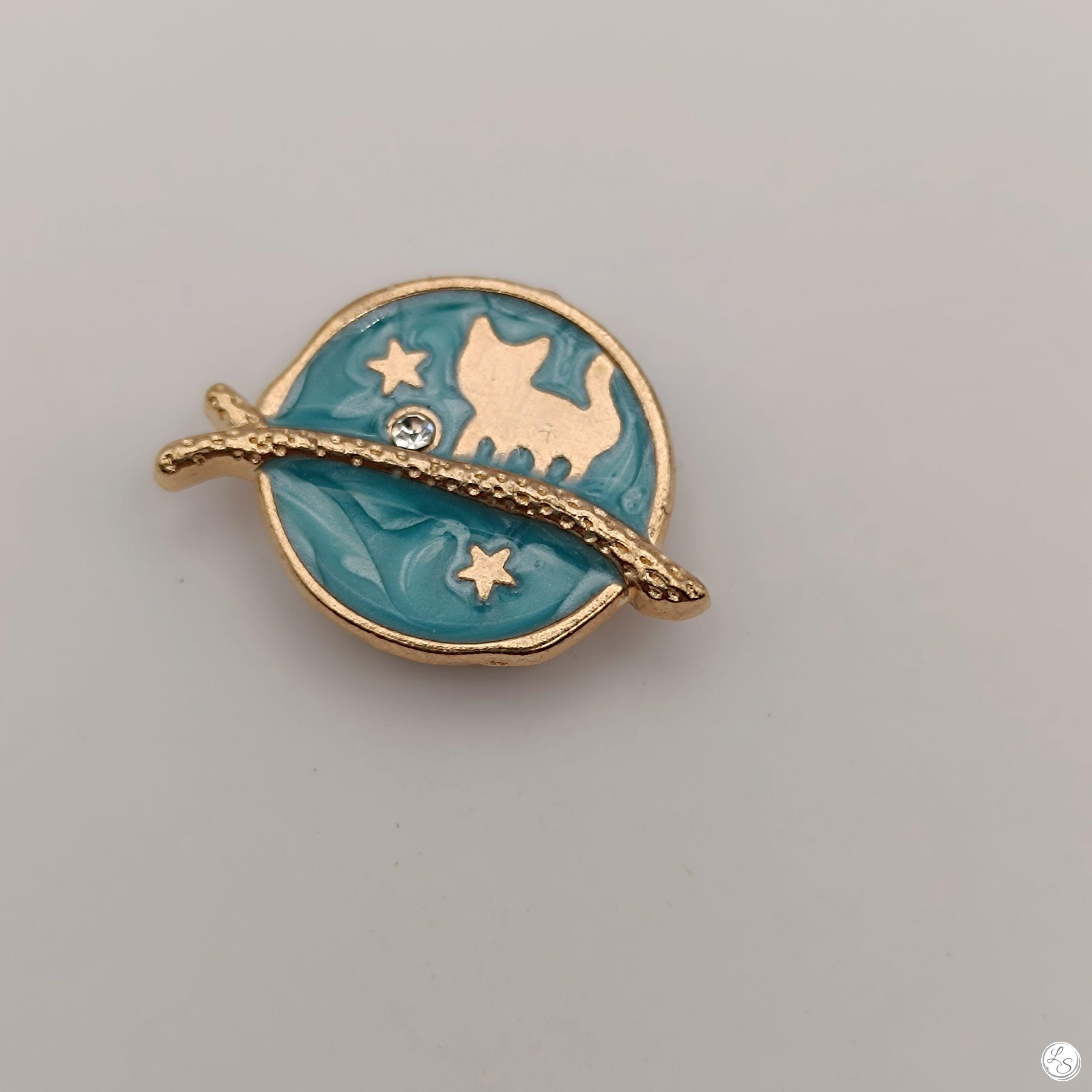 Broche aimantée "Chat doré sur fond bleu"