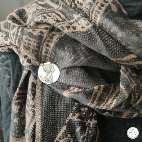 Broche aimantée "Chat argenté sur nacre" – Image 3