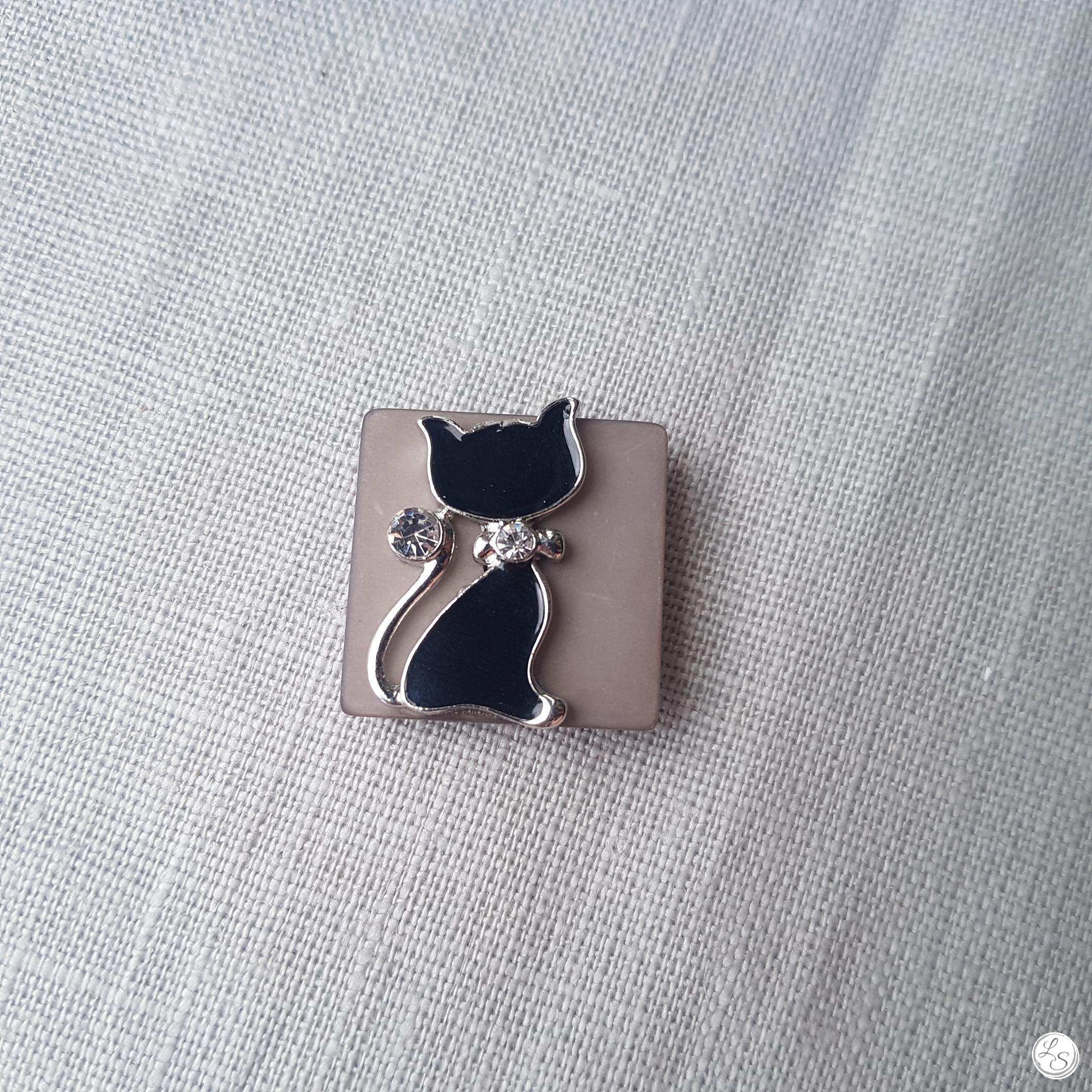 Broche Aimantee Chat Noir Sur Carre Gris Lulushop