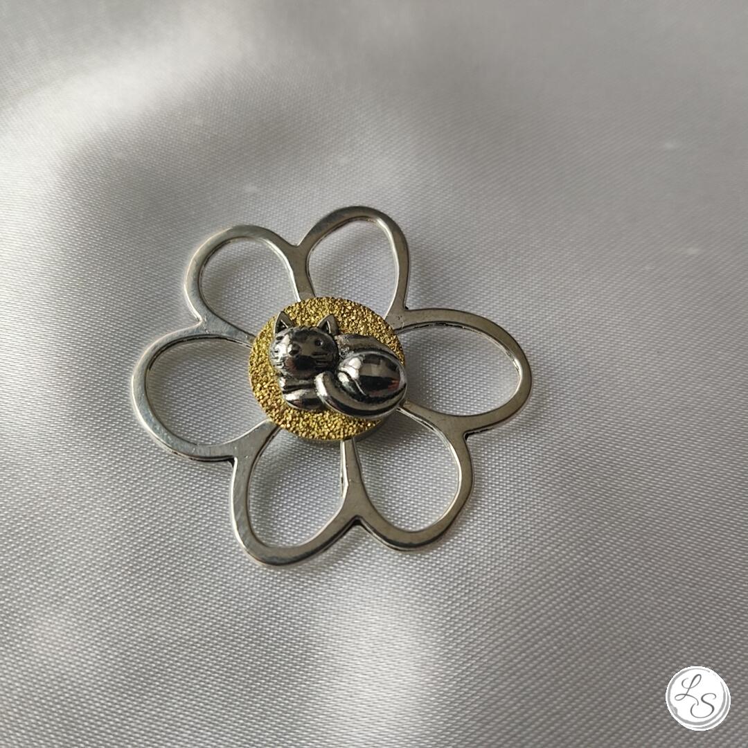 Broche aimantée "Petit chat sur fleur " – Image 2