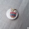 Broche aimantée "Chouette multicolore dorée sur nacre" – Image 3