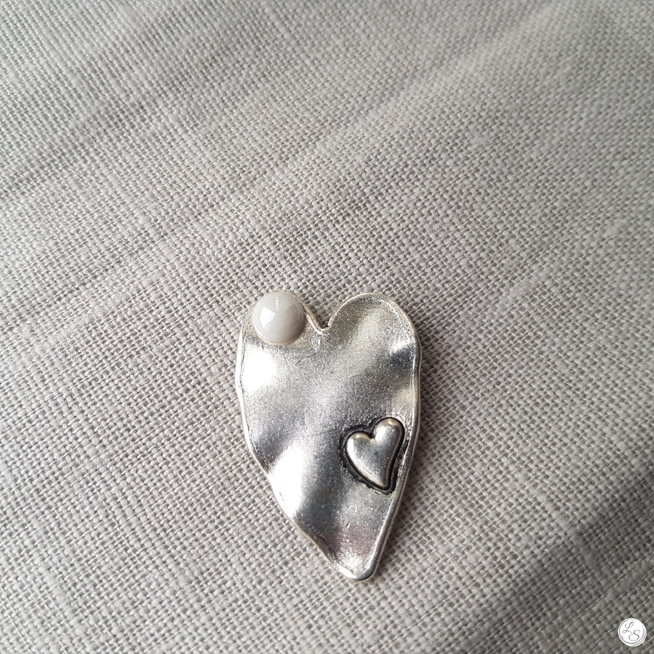 Broche aimantée "Cœur blanc" – Image 2