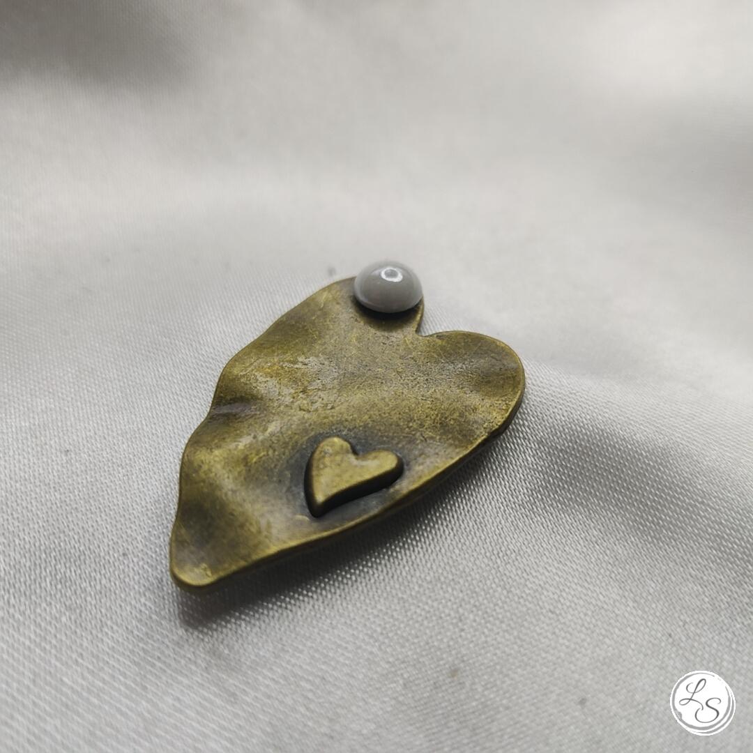 Broche aimantée "Cœur bronze blanc" – Image 2
