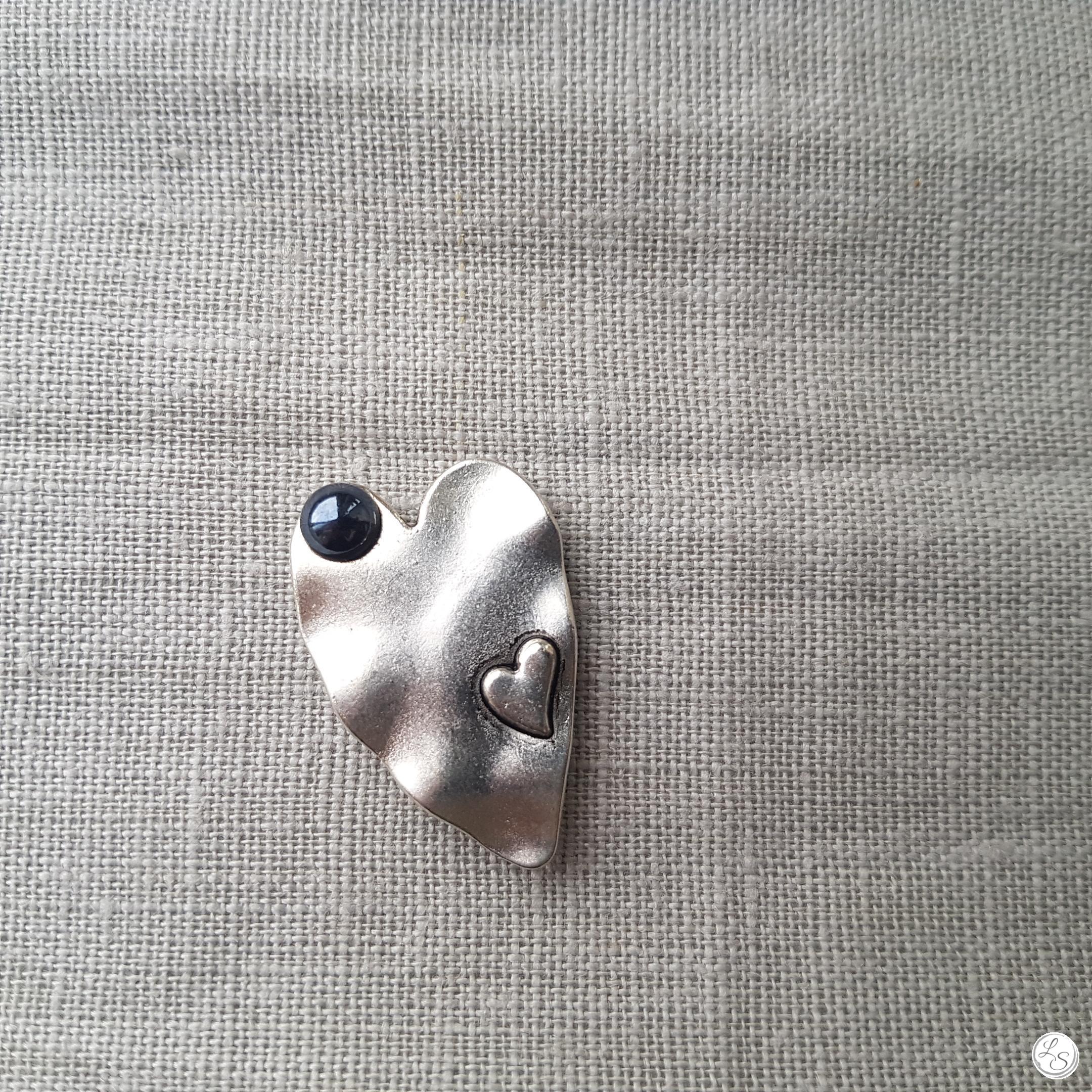 Broche aimantée "Cœur noir" – Image 2