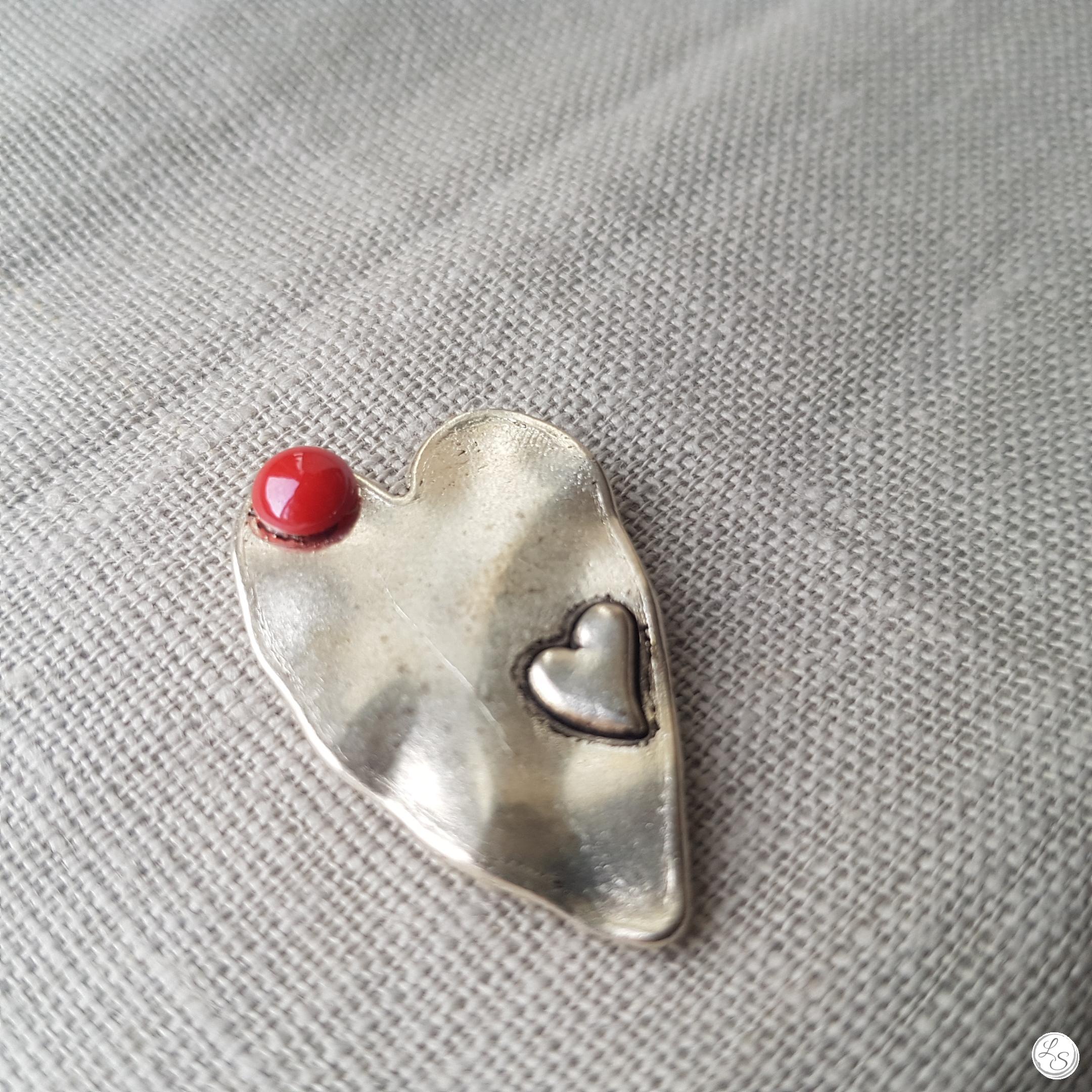 Broche aimantée "Cœur rouge" – Image 2