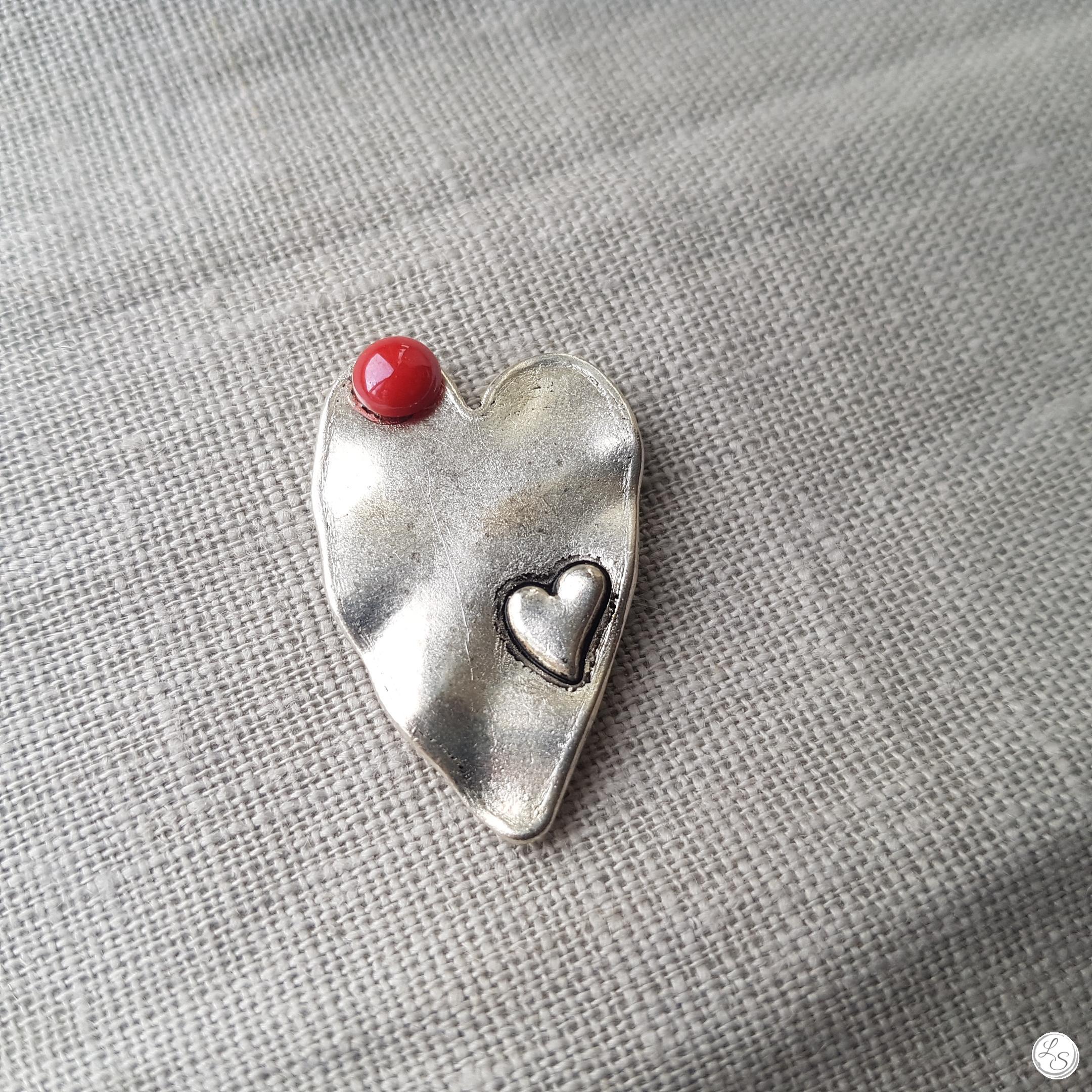 Broche aimantée "Cœur rouge"