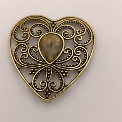 Broche aimantée "Cœur ajouré doré vieilli"