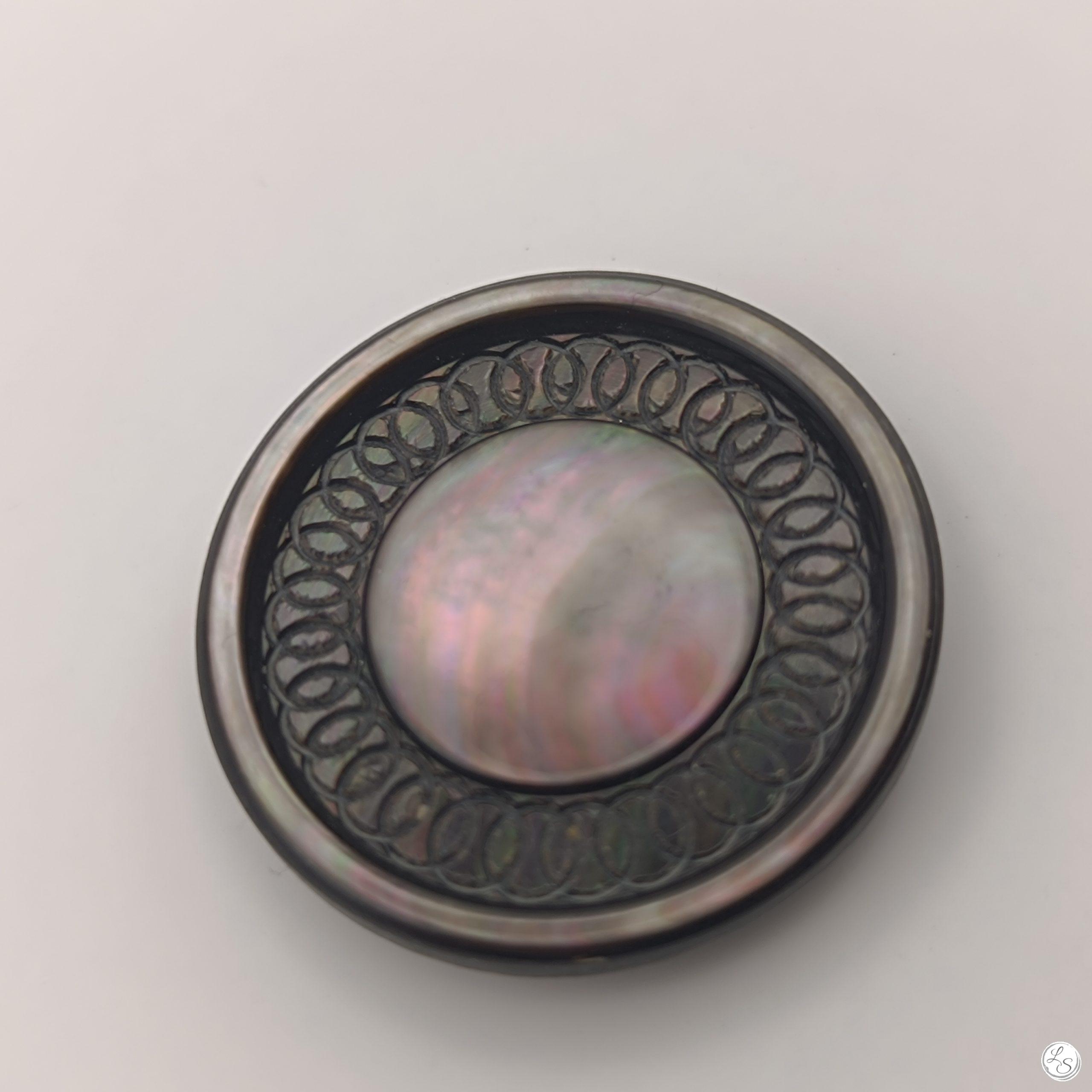 BROCHE AIMANTÉE CRÉATION UNIQUE "Nacre ancienne rosace"