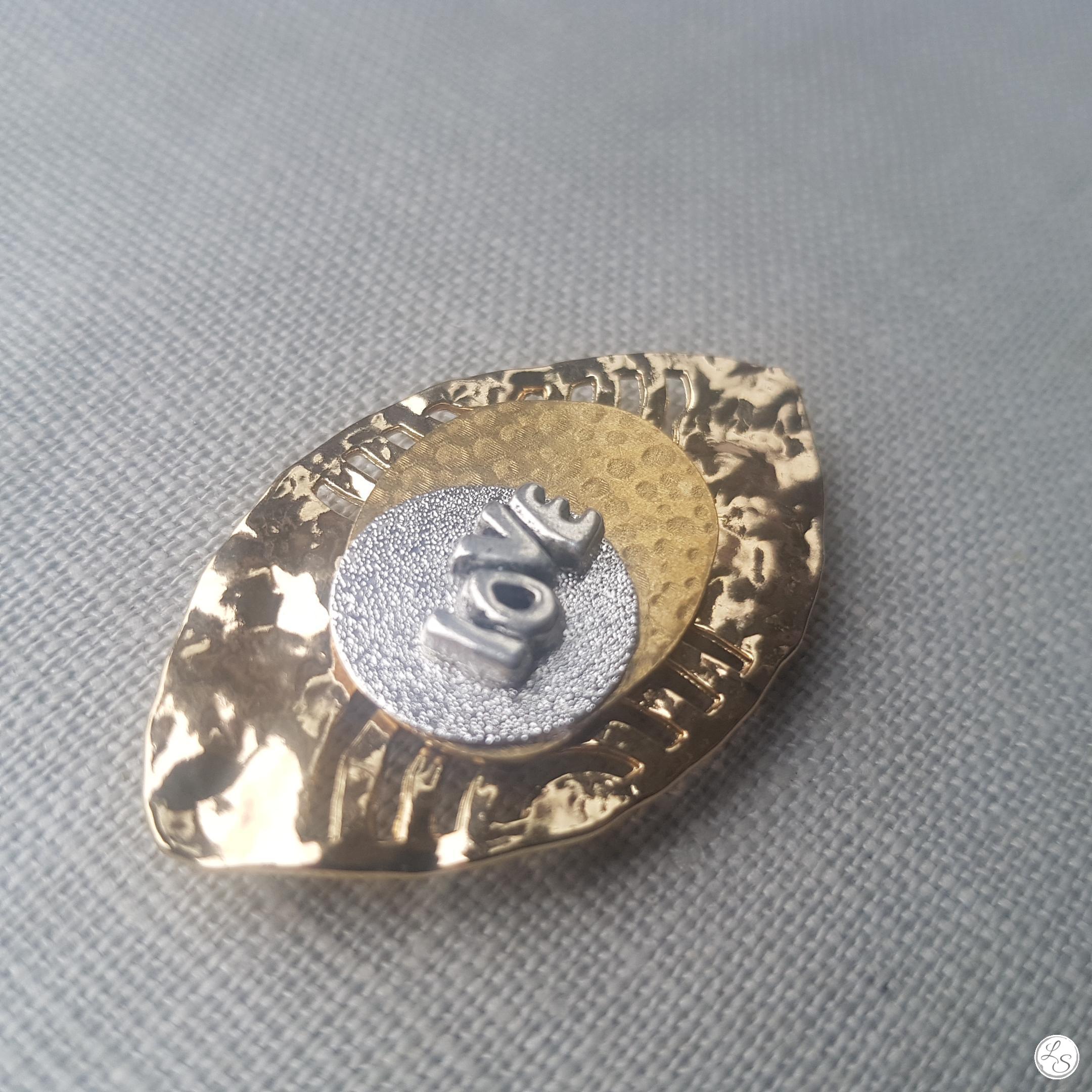 BROCHE AIMANTÉE CRÉATION UNIQUE "Love doré argenté"