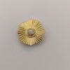 Broche aimantée "Soleil strié perle blanche"