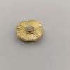 Broche aimantée "Soleil strié perle blanche" – Image 2